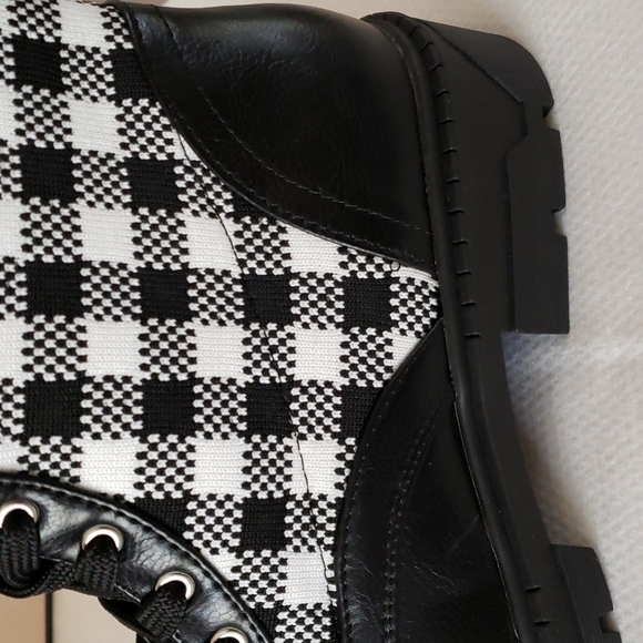 NEW BCBGENERATION Tassie Lace-Up Bootie - Picture 5 of 14